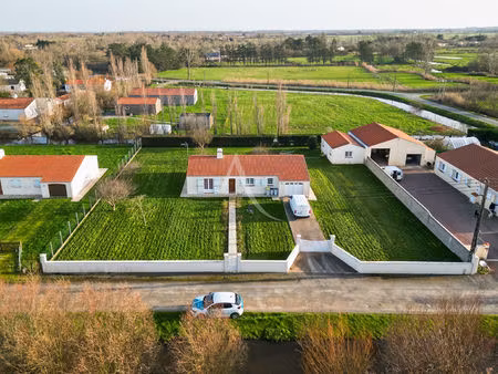 a vendre proche du bourg en impasse - maison de plain-pied
