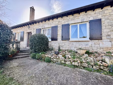 pujols  maison d'environ 127 m2 avec 4 chambres  garage  dép