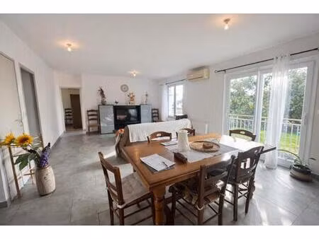 appartement - 1er étage - 77 74 m2 - 3 pièces - meublé