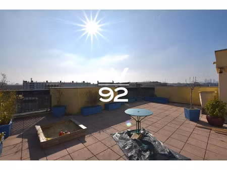 grand trois pièces avec une terrasse... encore plus grande !