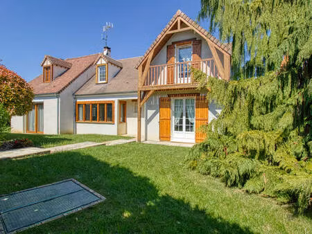 magnifique pavillon bâti sur sous-sol total à 13 min à pieds du centre