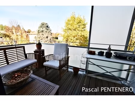 appartement t2 avec terrasse et garage en sous-sol à vénissieux  proche village