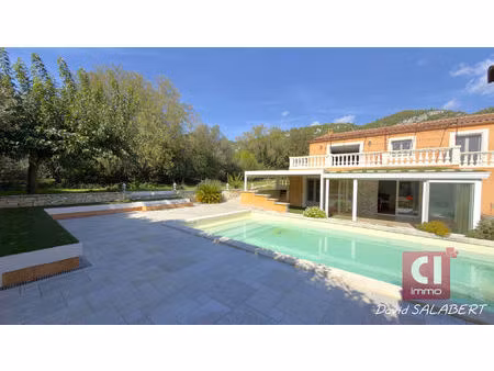 a vendre maison familiale 163 m² avec piscine et appartement indépendant - cuges-les-pins