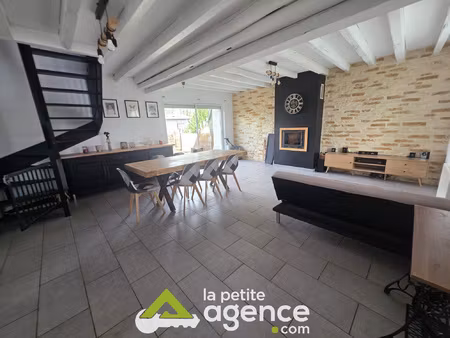 thaumiers: maison t3 avec grange et trois garages édifiée su