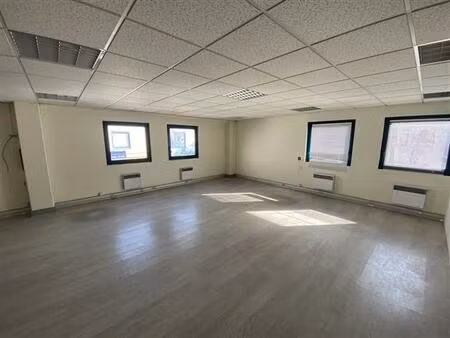location local d'activités la courneuve 350 m²