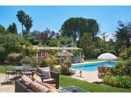 propriété provençale d'exception dans un domaine fermé