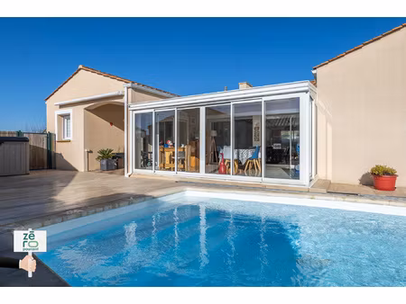 grande maison avec piscine et véranda proche de saint-gilles