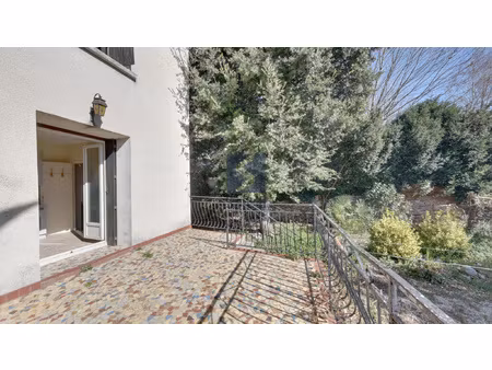 maison individuelle avec jardin attenant