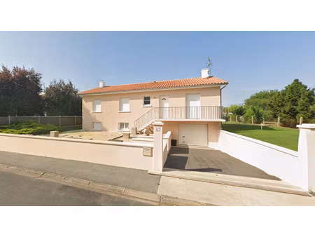 vente maison 4 pièces 100 m² à montmorillon (86500)  175 000 €