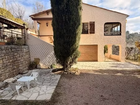 villa avec vue panoramique  appartement   à pied du village de seillans .