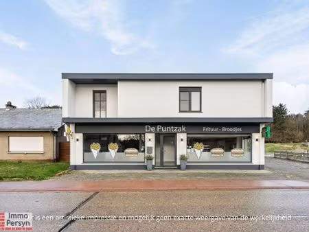 handelspand met bovenliggend appartement en achterliggende bouwgrond.