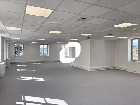 a vendre  entièrement rénové - coeur de village