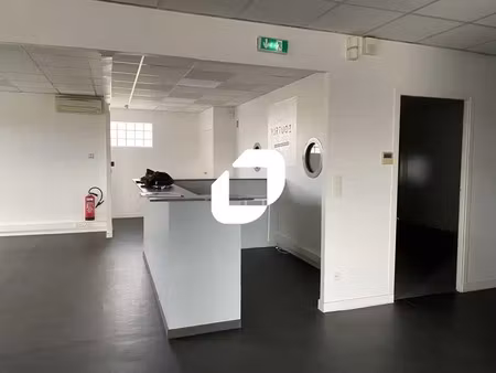 location commerce merignac 33700