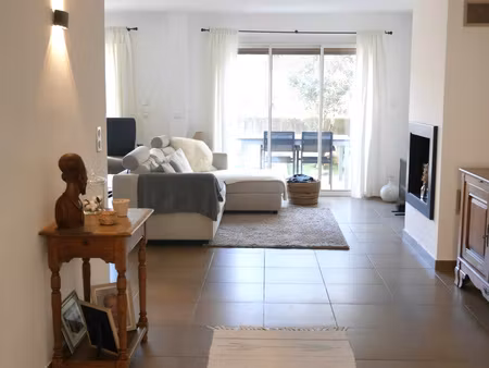 maison de ville de type 5 avec garage  terrasse  piscine et dépendance.