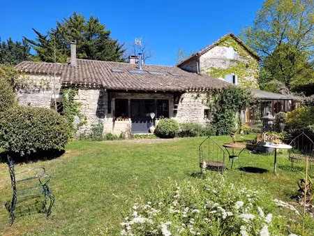 maison d’artiste rénovée avec dépendances  piscine et terrain équestre – proche beauville 