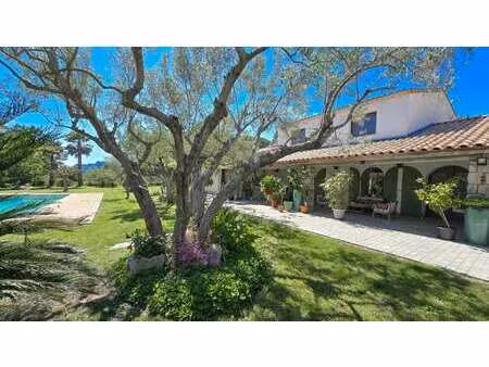 villa de luxe à vendre à roquebrune-sur-argens : 1 650 000 € | 300m²