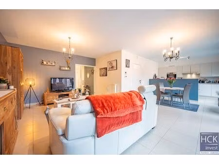 kruishoutem - instapklaar 2-slpk. appartement  vlakbij centrum!