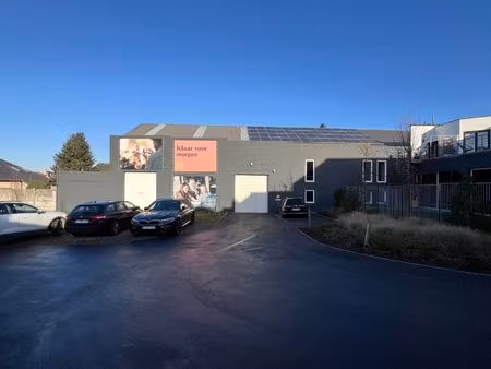 opslagloods met kantoorfunctie.