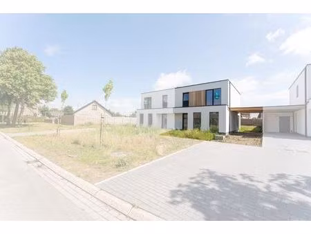 halfopen nieuwbouwwoning met 3 slaapkamers te koekelare