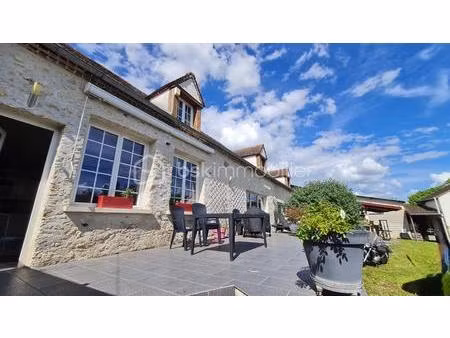 maison de 245 m² à everly