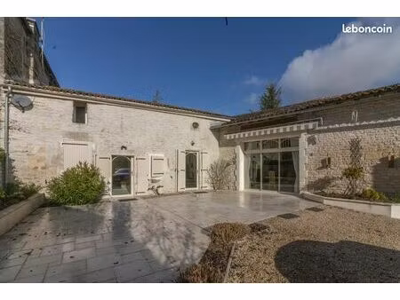 maison 9 pièces 219 m²