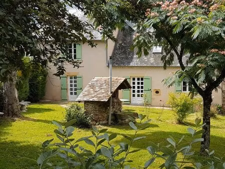 belle propriété périgourdine avec maison de 170 m2 et dépendances