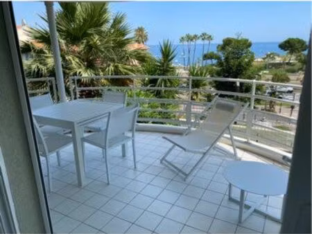 terrasse vue mer et verdure