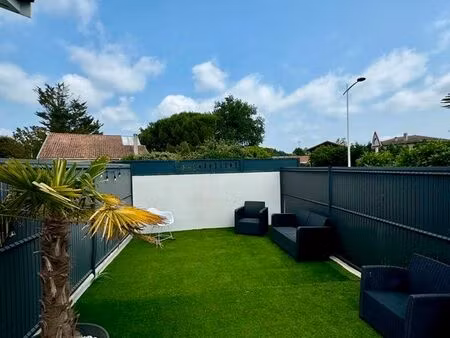 charmante maison moderne de 50m2 avec extérieur aménagé