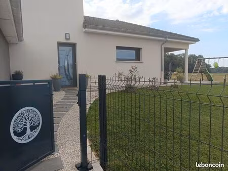 maison contemporaine 2019 – 132m² – terrasse 100m² – double garage – jardin 700m²