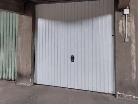 location garage pressensé gratte-ciel