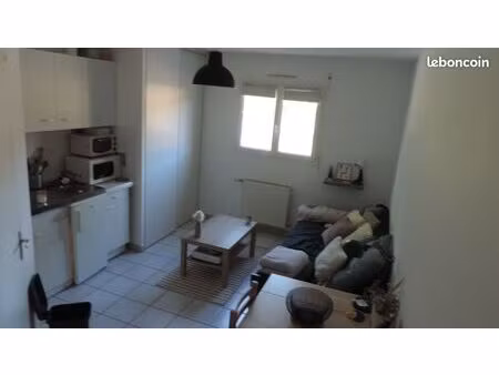 studio etudiant  5 mn à pied courtaisière  10 mn ices-icam