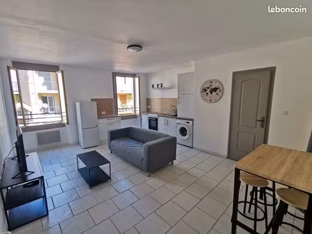studio meublé avec chambre sur salernes à l'année