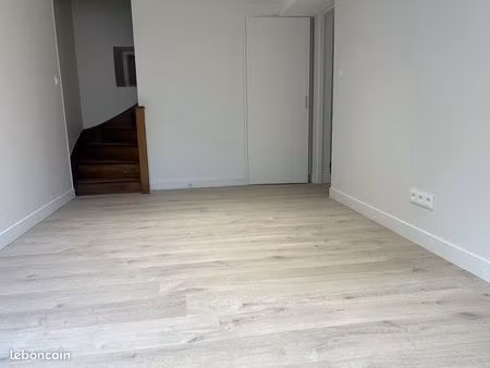 maison à louer à laval / avesnières