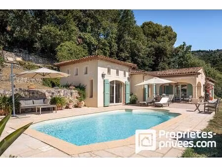 villa de plain-pied avec grand garage au calme et vue dégagée