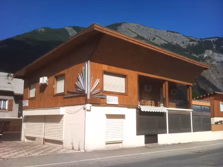 appartement dans maison individuelle au bourg d'oisans