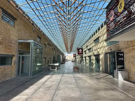 a louer - bordeaux chartrons - locaux erp pmr de 1800 m² divisibles