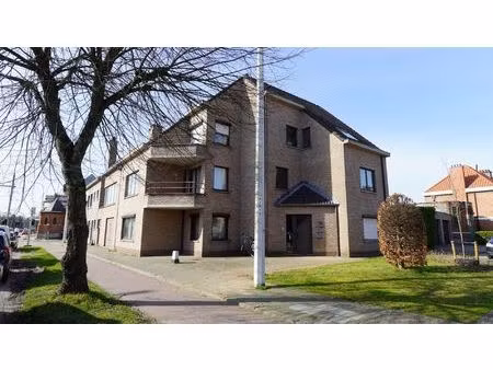 appartement met terras en garage te lokeren