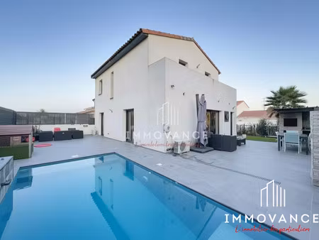 villa moderne 5 chambres  double garage et piscine