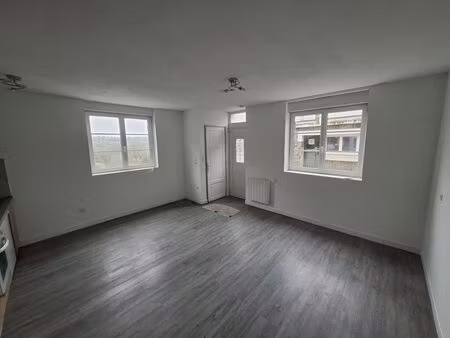 location maison 2 pièces 55 m² à callac (22160)