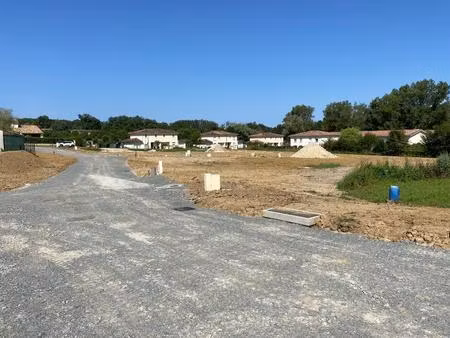 terrain à bâtir à la sauve (33670)