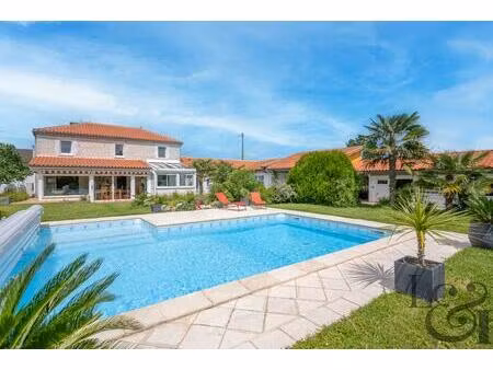 maison en pierre rénovée à vendre proche commerces de villeneuve-sur-lot