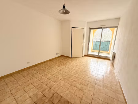 location appartement 1 pièce  22.58m²  nîmes