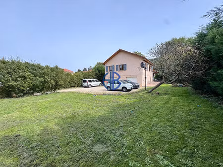 maison familiale de 100 m² sur terrain de 1300 m² montrevel