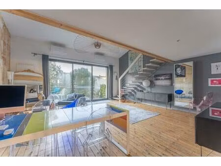 duplex lumineux avec terrasse à bordeaux