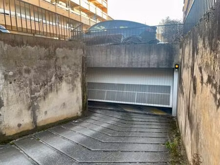 dijon centre-ville  rue auguste brûlé. proche jouvence  à deux p