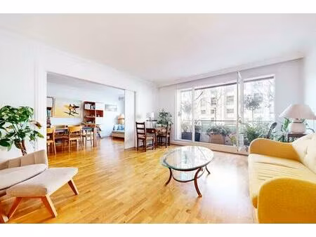 un beau 4 pièces de 112m2 traversant sur jardin avec cave  parking et gardien