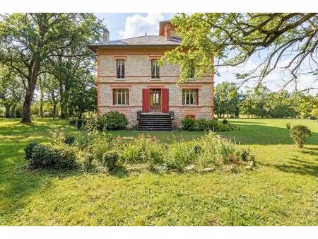 château du xviiième sur le chemin de st-jacques-de-compostelle