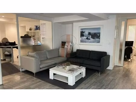 fontainebleau emplacement n°1 bureaux de 137 m² avec sous-sol amenage de 50 m²