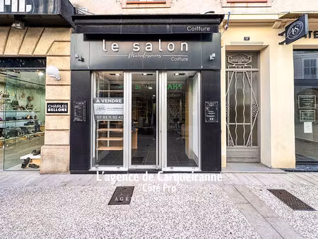 vente local commercial 5 pièces 48m2 hyères 83400 - 19000 € - surface privée