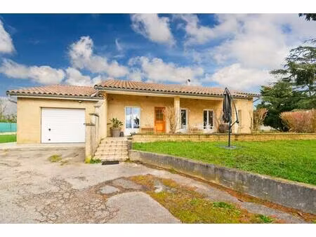 maison au calme avec grand terrain arboré et piscine sur malissard